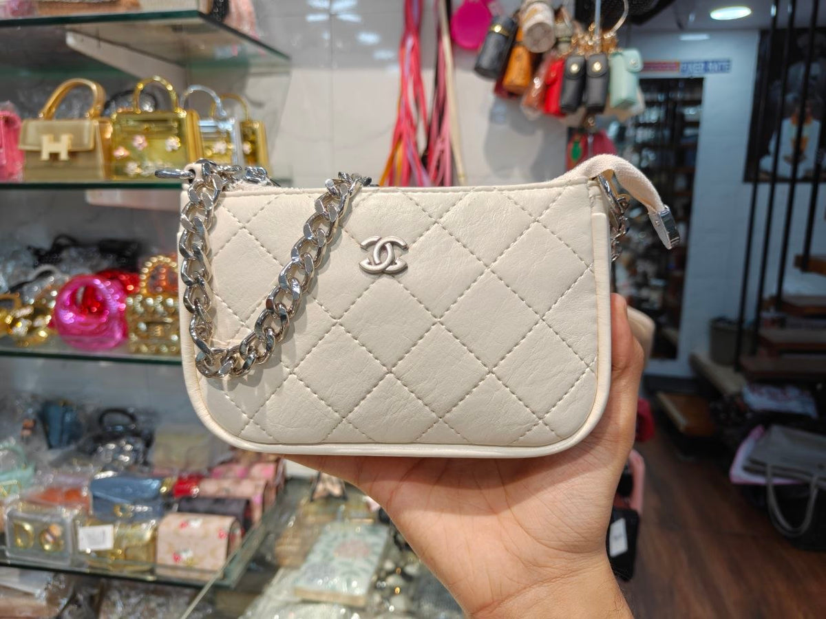Y*L and ch**el with 2 Belts and and Chain sling