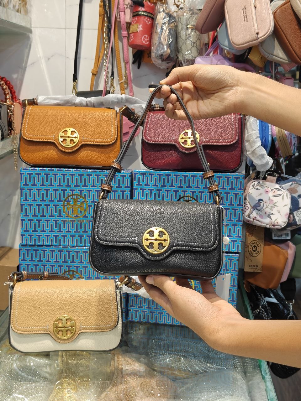 To*y Bur*h Sling + shoulder Bag ( Premium with Box and Dust bag )
