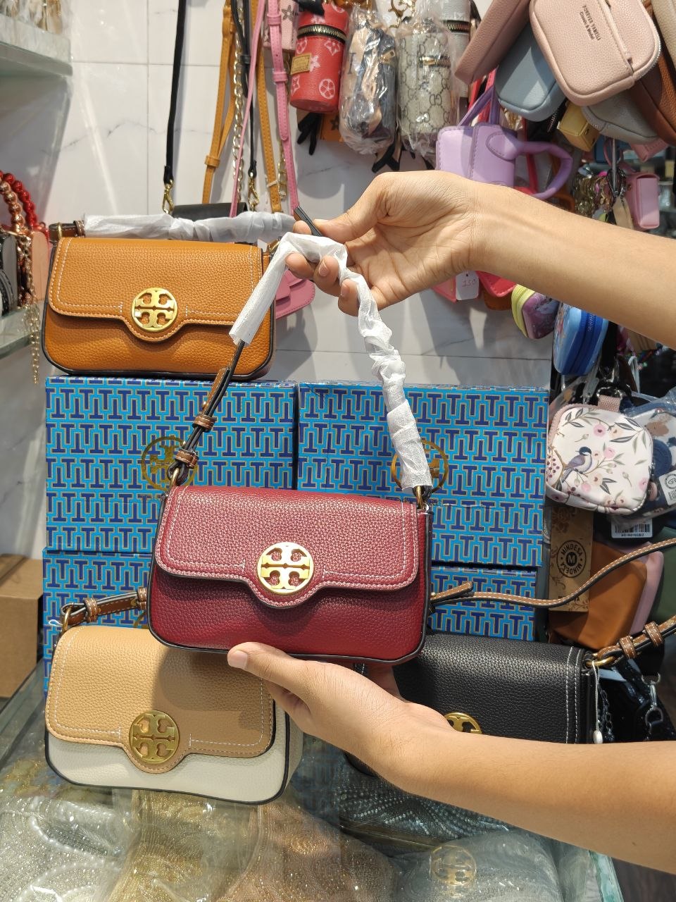To*y Bur*h Sling + shoulder Bag ( Premium with Box and Dust bag )