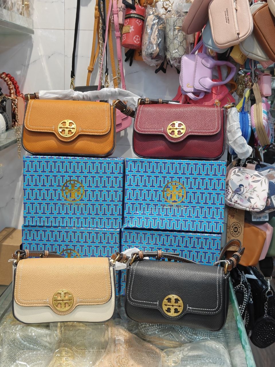 To*y Bur*h Sling + shoulder Bag ( Premium with Box and Dust bag )